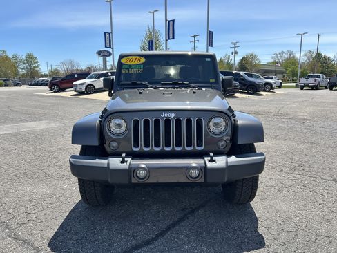 Used 2018 Jeep Wrangler Unlimited Sahara w/ Trailer Tow Group AWD/4WD image 8