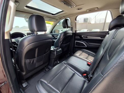 Used 2020 Kia Telluride S w/ S 8 Passenger Seating Package FWD image 33