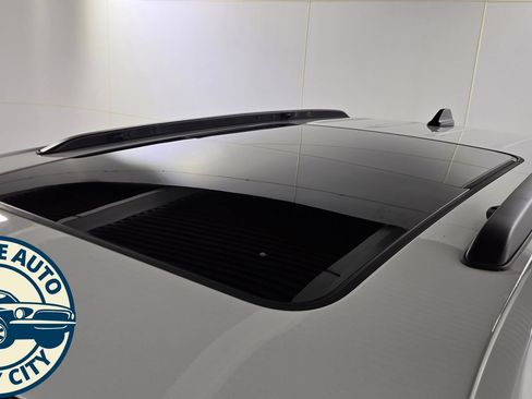 Used 2022 Jeep Grand Cherokee Limited 4xe image 10