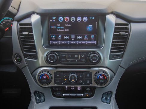 Used 2017 Chevrolet Suburban LT image 30