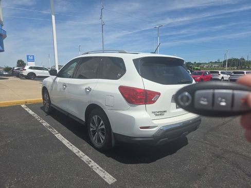 Used 2018 Nissan Pathfinder S AWD/4WD image 9