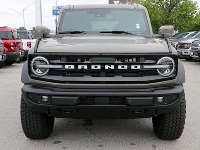 New 2026 Ford Bronco Outer Banks w/ Sasquatch Package