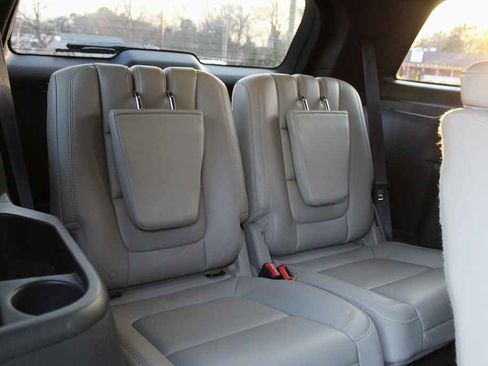 Used 2013 Ford Explorer XLT image 29
