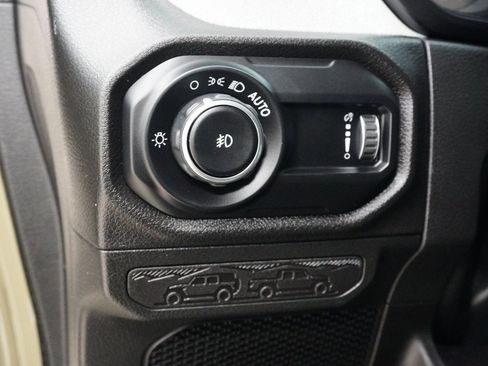 Used 2025 Jeep Wrangler Willys image 23