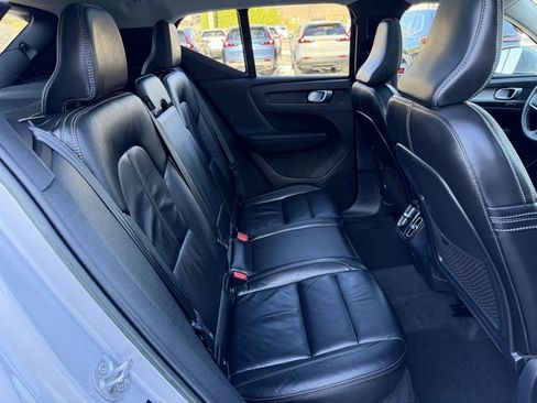 Used 2023 Volvo XC40 B5 Plus image 37