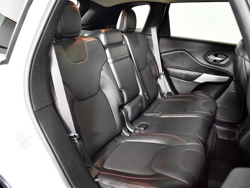 Used 2017 Jeep Cherokee Trailhawk w/ Comfort/Convenience Group image 32