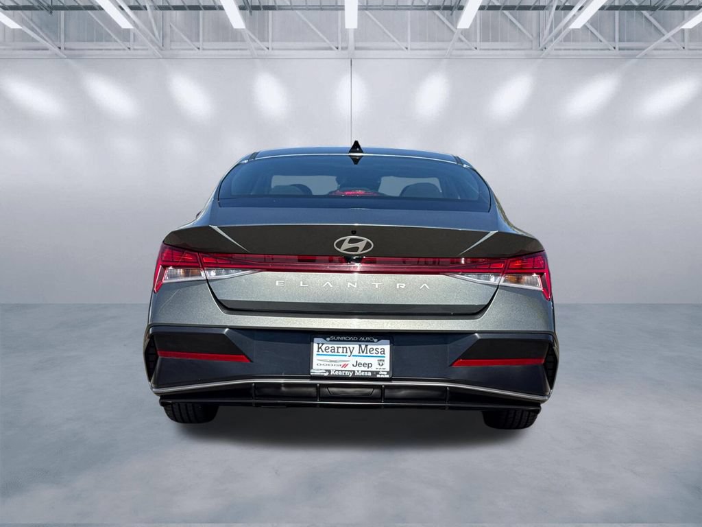 Used 2025 Hyundai Elantra SEL FWD image 5