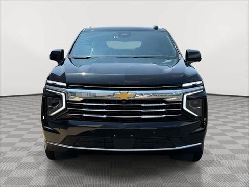 Used 2025 Chevrolet Suburban LT AWD/4WD image 2