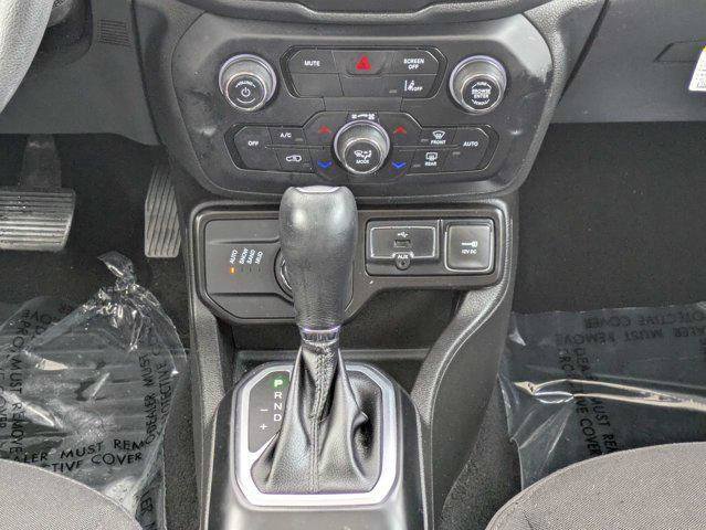 Certified 2023 Jeep Renegade Latitude w/ Sun/Sound Group AWD/4WD image 18