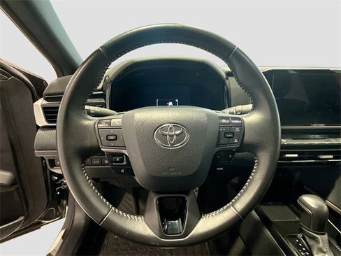 Certified 2025 Toyota Camry SE image 9