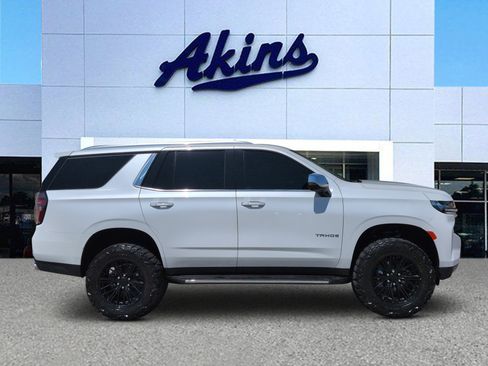 Used 2023 Chevrolet Tahoe Premier AWD/4WD image 1
