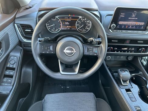 Used 2023 Nissan Rogue SV image 14