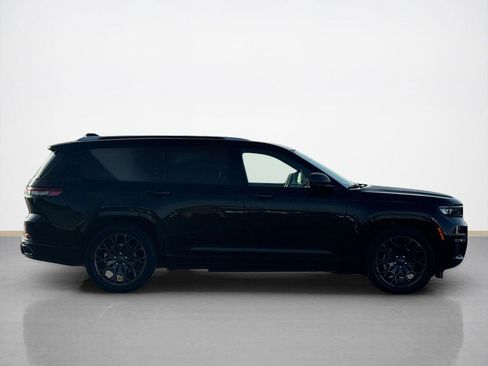 Used 2023 Jeep Grand Cherokee L Summit w/ Advanced Protech Group IV AWD/4WD image 9