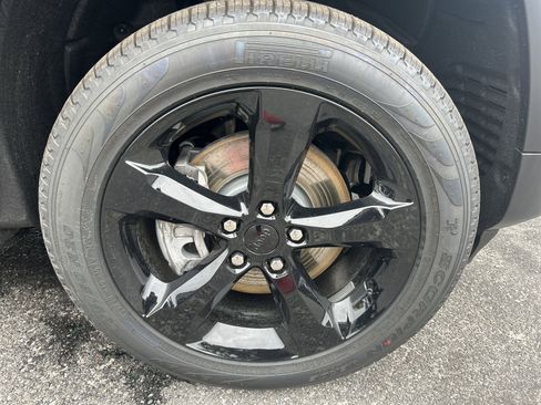 New 2025 Jeep Grand Cherokee L Limited w/ Luxury Tech Group II image 11