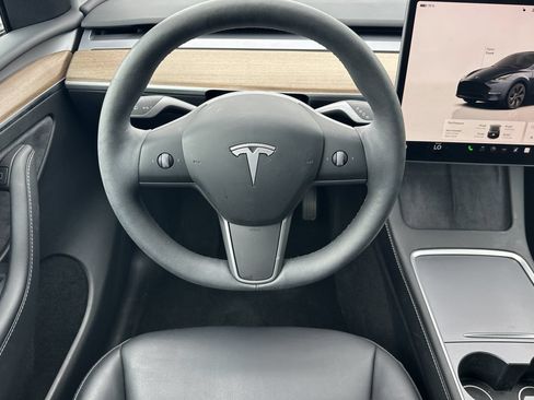 Used 2024 Tesla Model Y 2WD image 13
