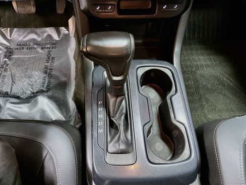Used 2015 Chevrolet Colorado Z71 AWD/4WD image 16