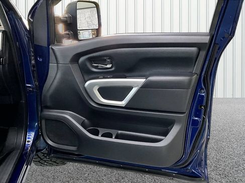 Used 2017 Nissan Titan SV AWD/4WD image 25