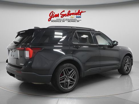 Used 2025 Ford Explorer ST-Line w/ ST-Line Street Pack AWD/4WD image 6