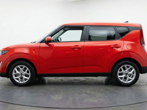 Used 2025 Kia Soul LX w/ LX Technology Package image 5