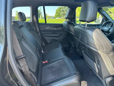Used 2023 Jeep Grand Cherokee Altitude AWD/4WD image 17