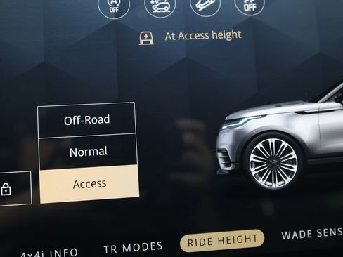 Used 2025 Land Rover Range Rover Velar Dynamic HSE AWD/4WD image 32