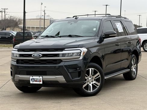 Certified 2022 Ford Expedition XLT image 2