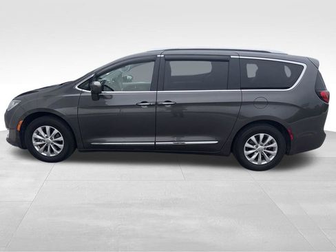 Used 2018 Chrysler Pacifica Touring-L w/ Advanced Safetytec Group FWD image 25