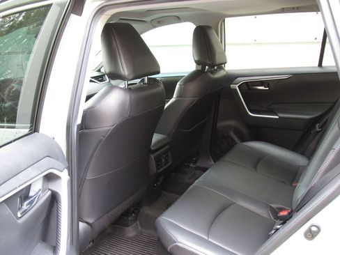 Used 2021 Toyota RAV4 XLE Premium AWD/4WD image 15