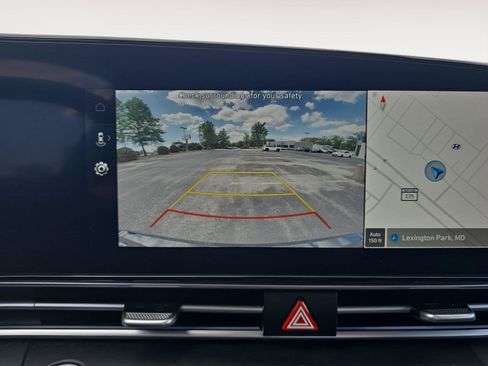 Used 2025 Hyundai Elantra SEL image 17