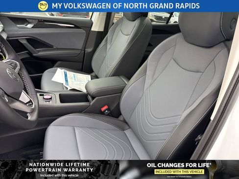 New 2025 Volkswagen Tiguan SE image 19