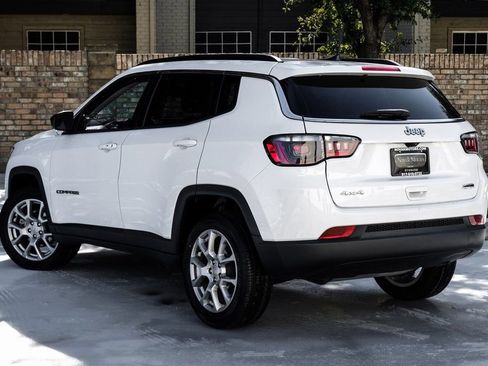 Used 2022 Jeep Compass Latitude image 19