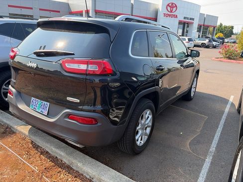 Used 2017 Jeep Cherokee Latitude AWD/4WD image 7