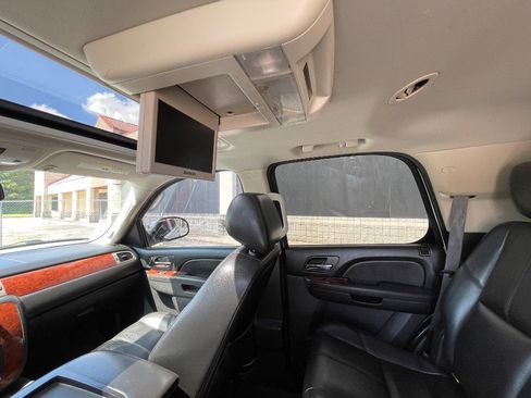 Used 2014 Chevrolet Tahoe LT w/ Luxury Package RWD image 39