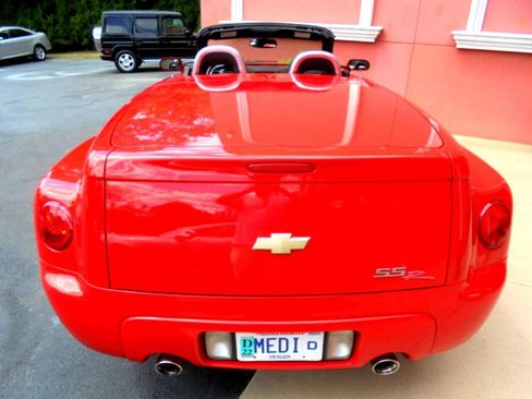 Used 2005 Chevrolet SSR w/ Preferred Equipment Group RWD image 27