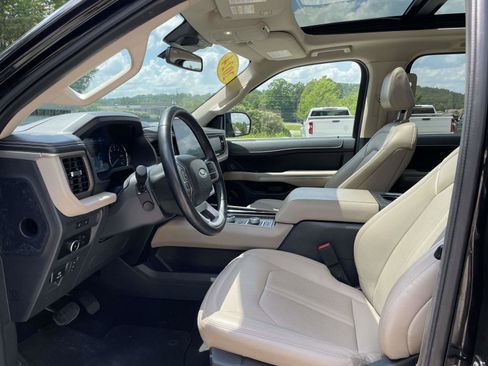 Used 2024 Ford Expedition Max Limited AWD/4WD image 4