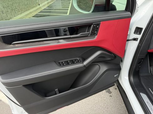 Certified 2025 Porsche Cayenne S image 18