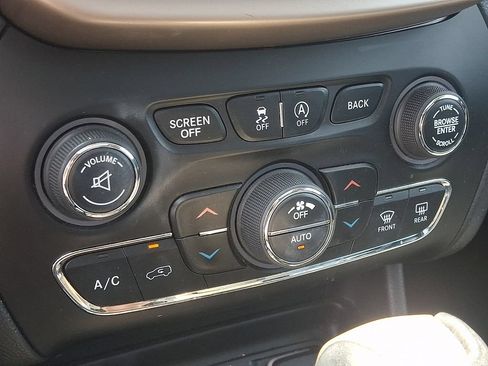 Used 2016 Jeep Cherokee Limited AWD/4WD image 17