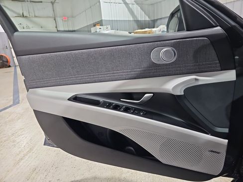 New 2026 Hyundai Elantra Limited image 25