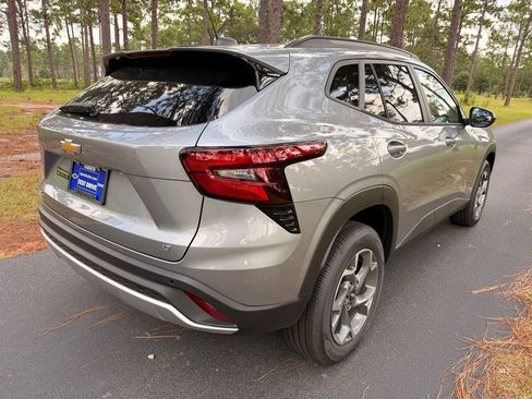 New 2026 Chevrolet Trax LT w/ Driver Confidence Package FWD image 5