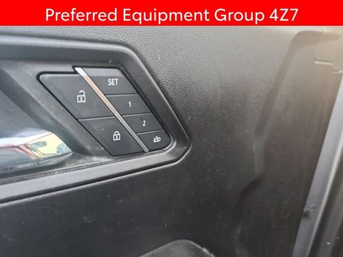 Used 2024 Chevrolet Colorado Z71 w/ Z71 Convenience Package 2 AWD/4WD image 7