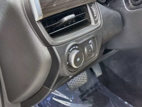 Used 2019 Buick Envision Essence FWD image 10