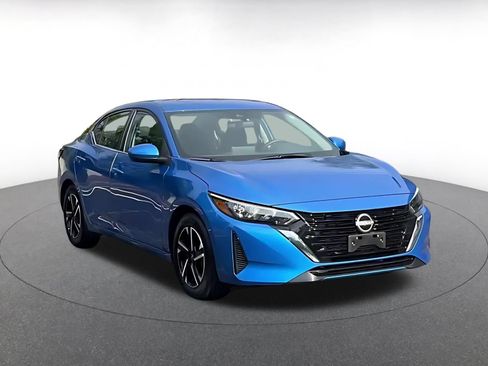 Used 2025 Nissan Sentra SV FWD image 3
