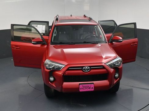 Used 2020 Toyota 4Runner SR5 Premium w/ Moonroof Package RWD image 17