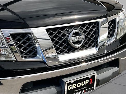Used 2010 Nissan Frontier SE RWD image 27