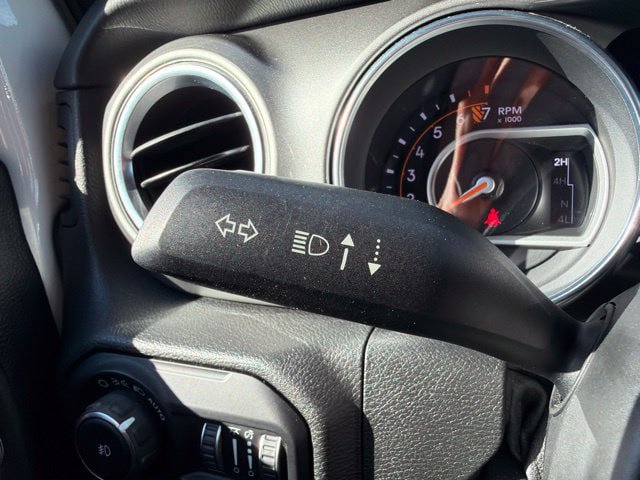 Used 2018 Jeep Wrangler Unlimited Sahara w/ Uconnect 4C Nav & Sound Group AWD/4WD image 20