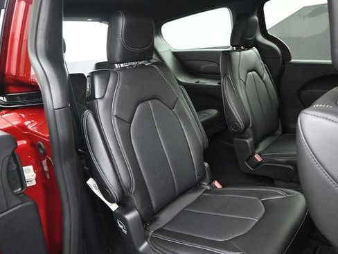 New 2025 Chrysler Voyager LX image 20