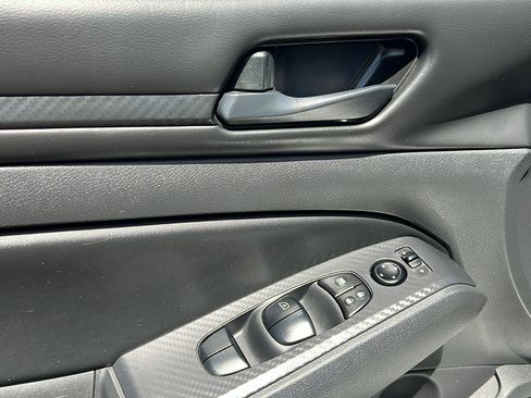 Used 2024 Nissan Altima 2.5 S FWD image 14