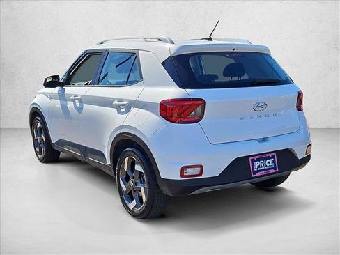 Certified 2025 Hyundai Venue SEL image 8