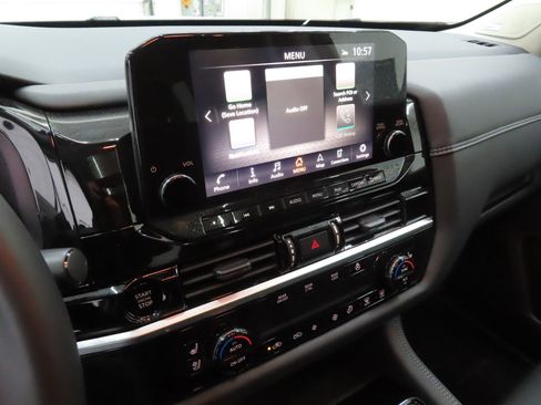 Used 2025 Nissan Pathfinder Platinum w/ Cargo Package image 16