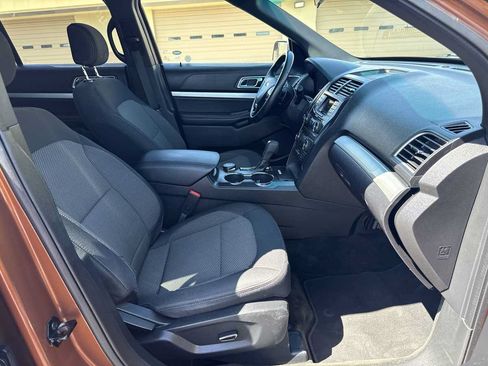 Used 2017 Ford Explorer XLT AWD/4WD image 16